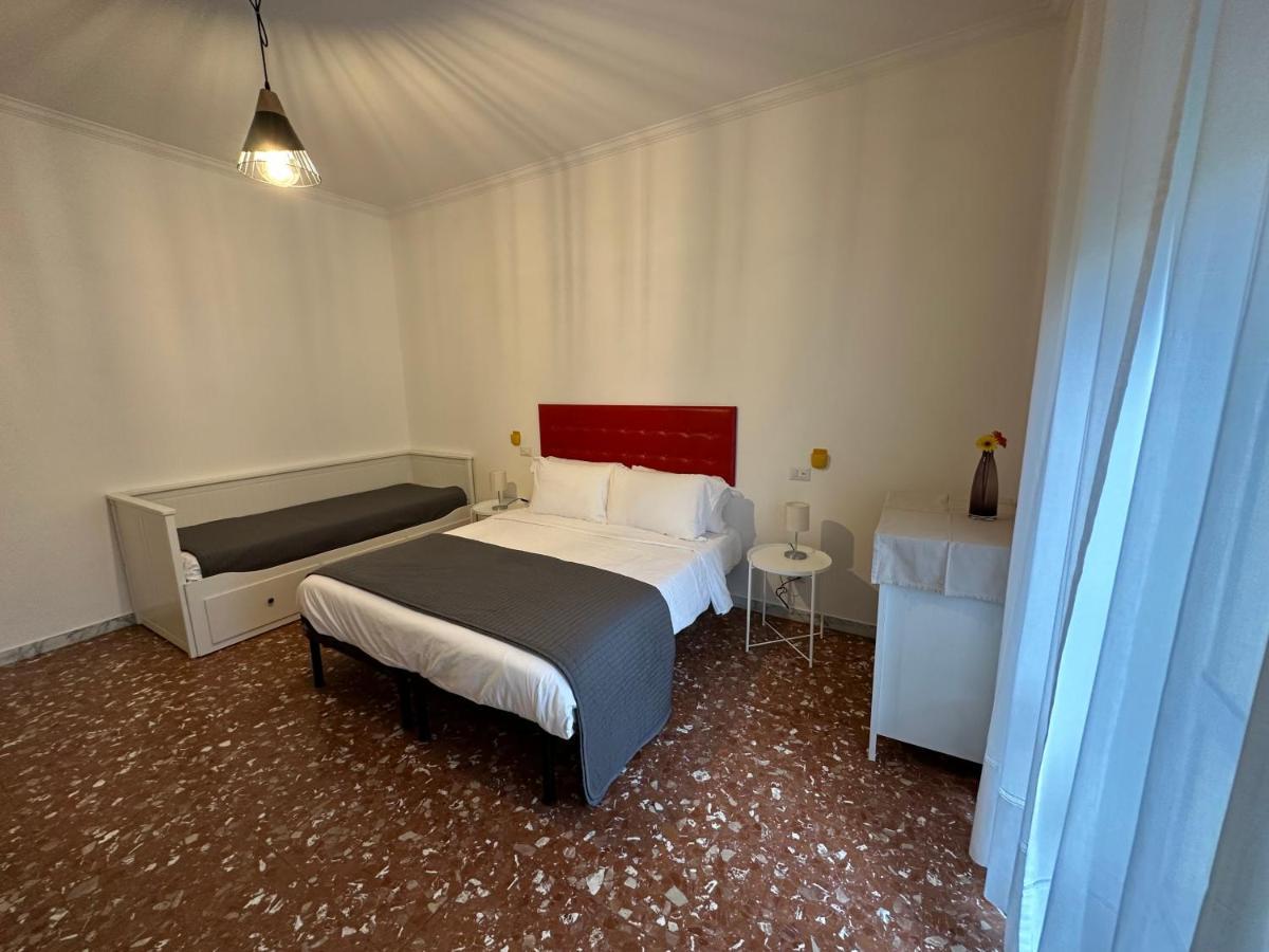 Galleria Frascati Rooms And Apartment Exterior foto