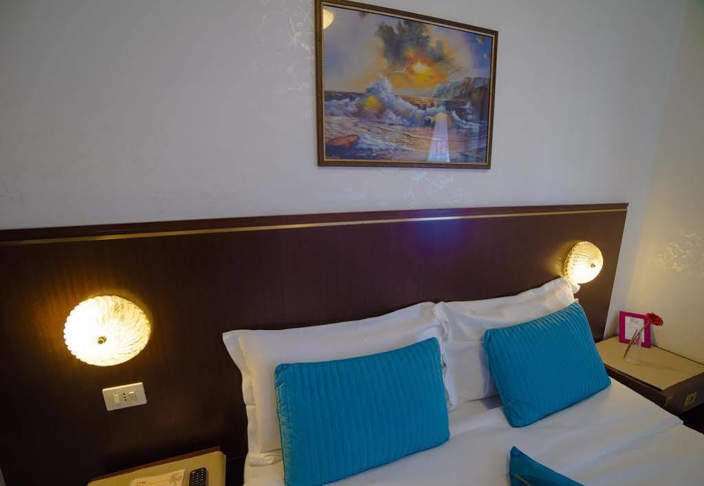 Galleria Frascati Rooms And Apartment Exterior foto