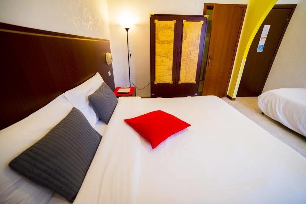 Galleria Frascati Rooms And Apartment Exterior foto